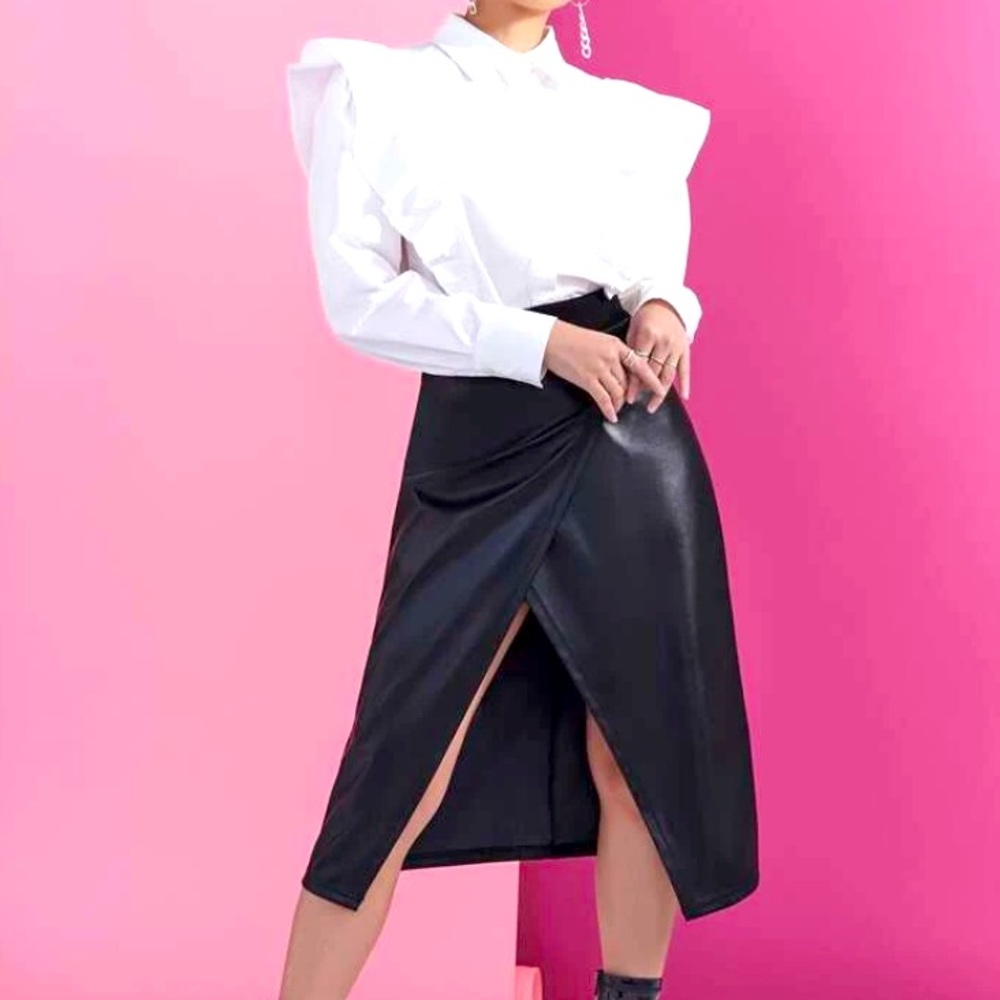 Divine H&M Split High Buckle Detail PU Leather Skirt